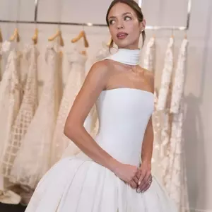 Claudia Sulewski's Wedding Wardrobe: A Glimpse into Her Oscar de la Renta Journey