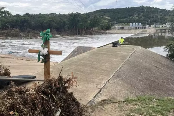 Texas Flash Flood Aftermath: The Search for the Missing Intensifies in Lakes