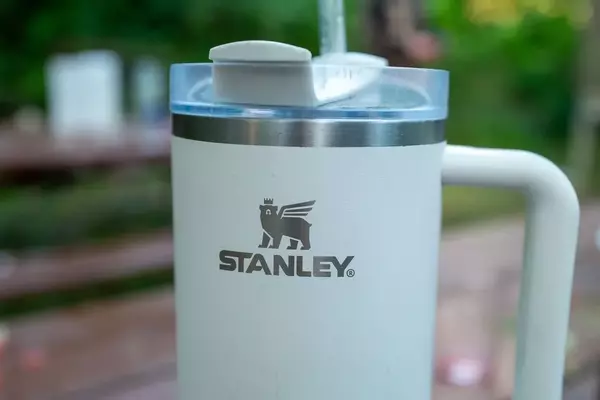 School Districts Transition to Clear Water Bottles: A New Trend for Student Hydration