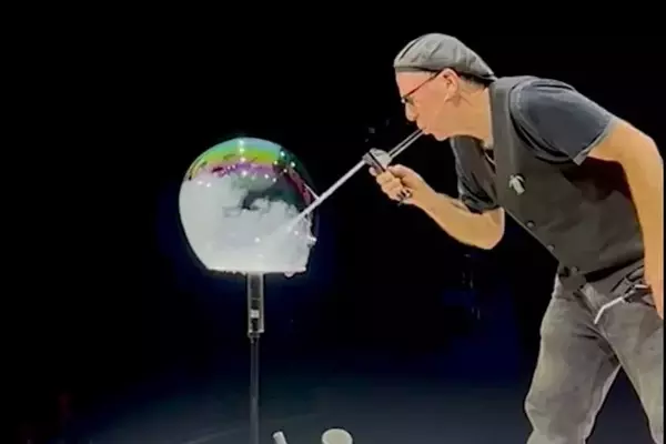 The Art of Bubbles: A Growing Phenomenon at the Edinburgh Fringe