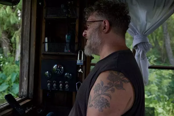 Floating Histories: A Shanty Boat's Journey Through America's Waterways