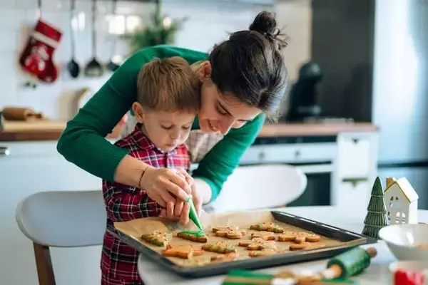 Reclaiming the Holiday Spirit: Disconnecting from Social Media for Authentic Celebration