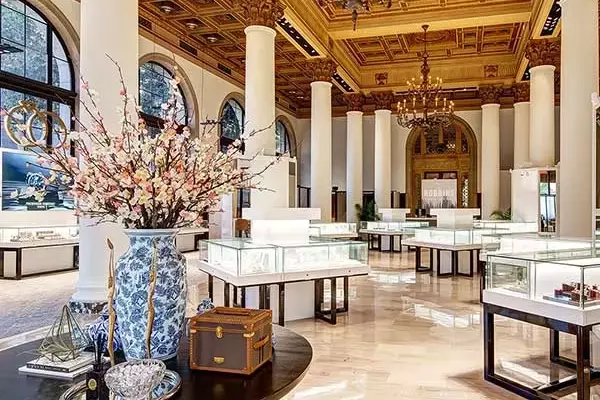 Robbins Brothers' New Pasadena Flagship: A Blend of History and Modern Retail