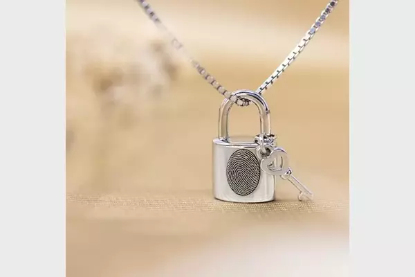 Kin & Pebble Unveils New Lock & Key Pendant