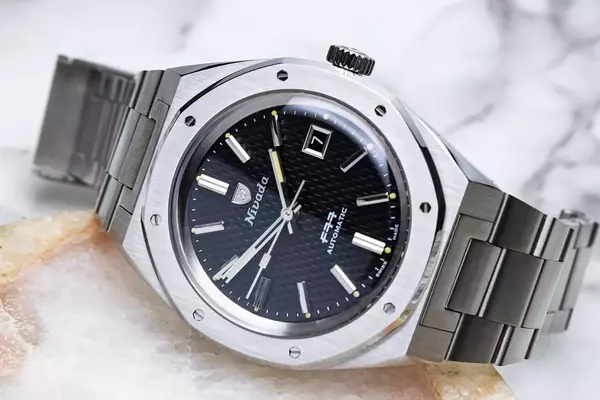 Nivada Grenchen F77 41mm: Redefining Integrated Sports Watches