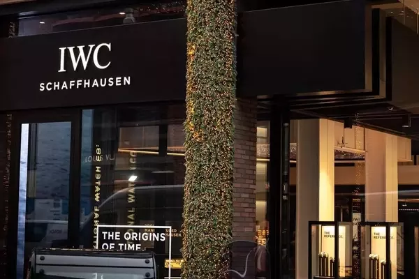 The Dominance of Single-Brand Watch Boutiques: A Shifting Retail Landscape