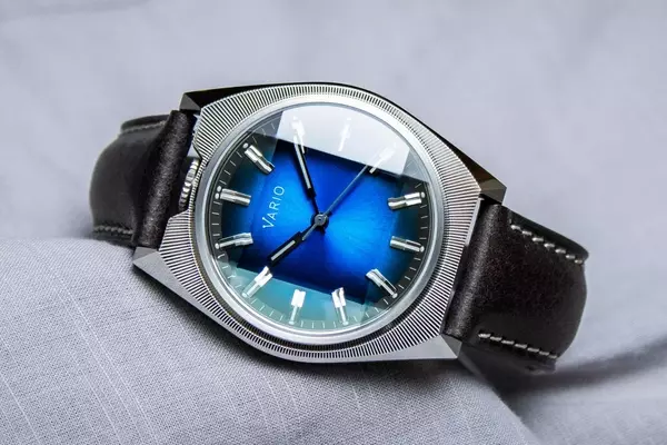 Vario Futurist: A Retro-Futuristic Timepiece Inspired by the 1970s