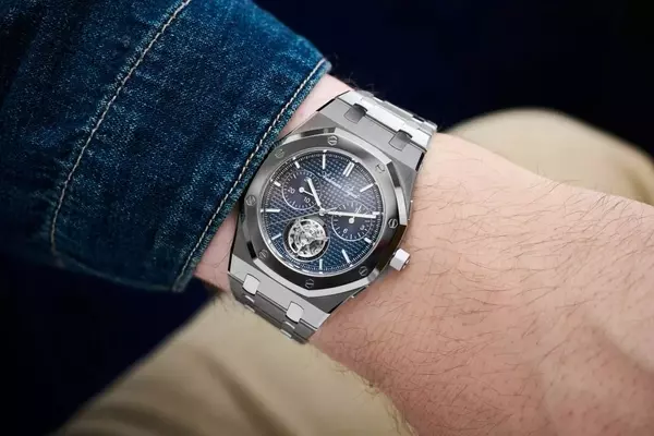 The Audemars Piguet Royal Oak RD#5: An In-Depth Look at its Extreme 'Jumbo' Design and Engineering