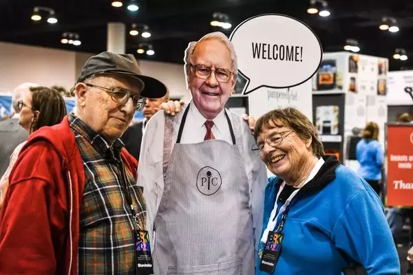 Warren Buffett Steps Down as Berkshire Hathaway CEO