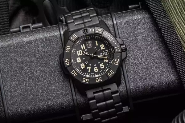 Luminox Navy SEAL 3500 Series: Carbonox Bracelet Edition