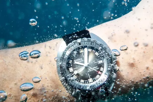 Doxa's Sub 250T GMT Sharkhunter Vintage: A Dive Watch Reimagined for Global Explorers