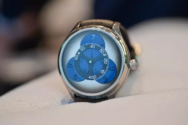 H. Moser & Cie. Pioneer Flying Hours: A Fusion of Craftsmanship and Durability