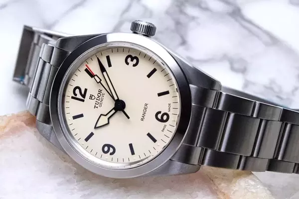 Tudor Ranger 36mm Dune White: A Field Watch Beyond Transient Trends