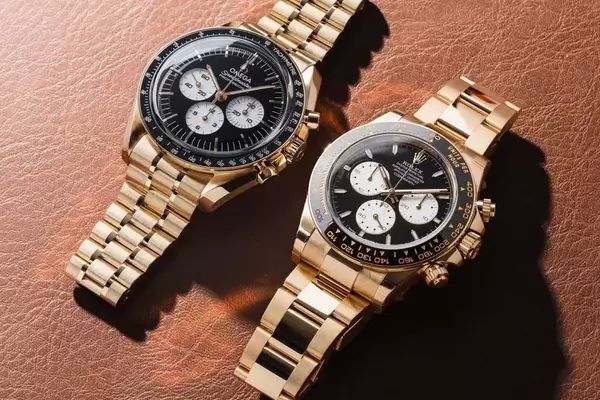 Luxury Chronograph Battle: Omega Speedmaster Moonwatch "Reverse Panda" vs. Rolex Cosmograph Daytona "Le Mans"