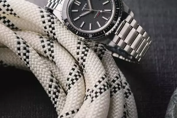 Maen Hudson 38 MK5: A Detailed Examination of the Redesigned Dive Watch