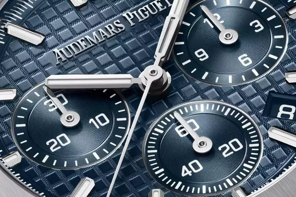 Audemars Piguet Introduces New In-House Caliber 6401 for 38mm Royal Oak Chronographs