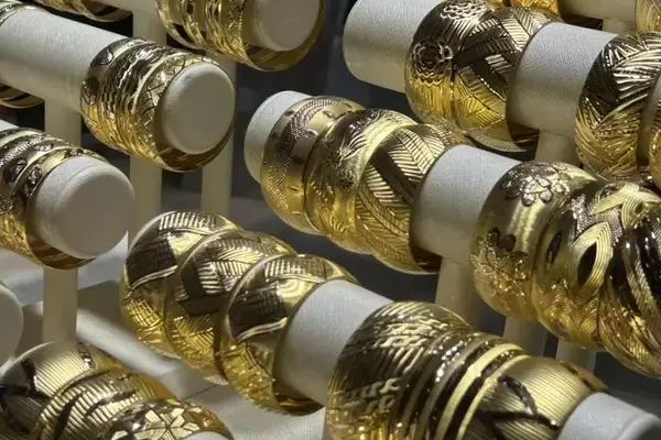 Gold Prices See Sharp Volatility, Analysts Predict Continued Upward Trend