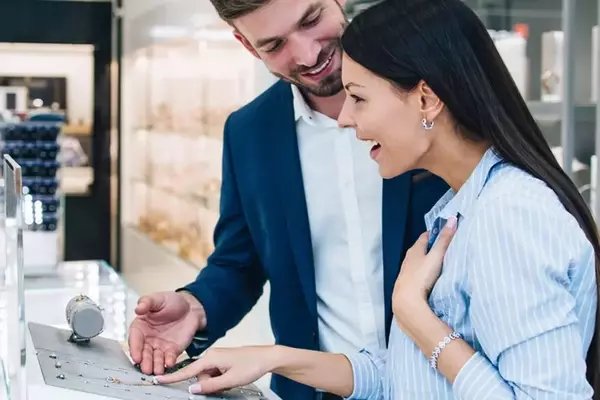 Mastering Diamond Sales: Expert Strategies for Jewelers