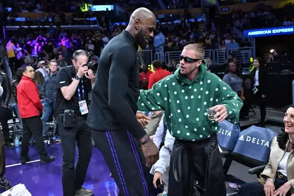 Justin Bieber's Skylrk Hoodie Spotted Courtside
