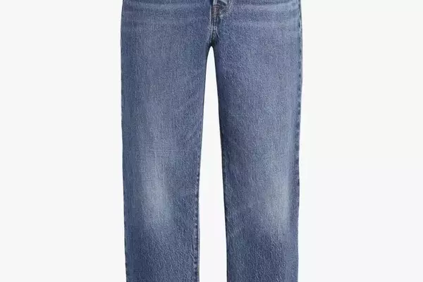 The Enduring Appeal of Straight-Leg Jeans and Block-Heeled Boots: A 90s Style Revival