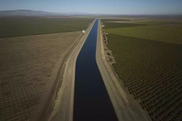California Farmers Turn to Solar Energy Amid Water Scarcity