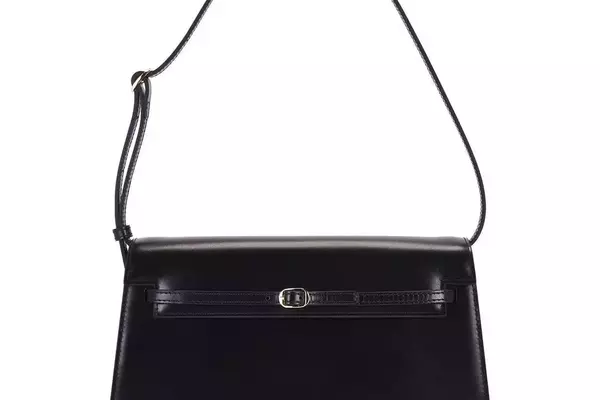 Timeless Elegance: Emulating Carolyn Bessette Kennedy's Signature Accessories