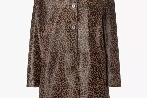 Mastering Transitional Outerwear: Essential Styles for Shifting Seasons
