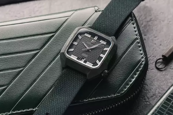 March LA.B Unveils Striking AM2 "Nyctalope" Carbon Watch