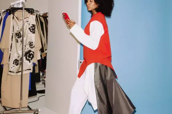 The Dominance of Thong-Heeled Sandals in Spring Fashion