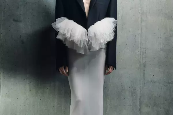 David Koma's Fall 2026 Collection: The Harmonious Duality of Fragility and Strength