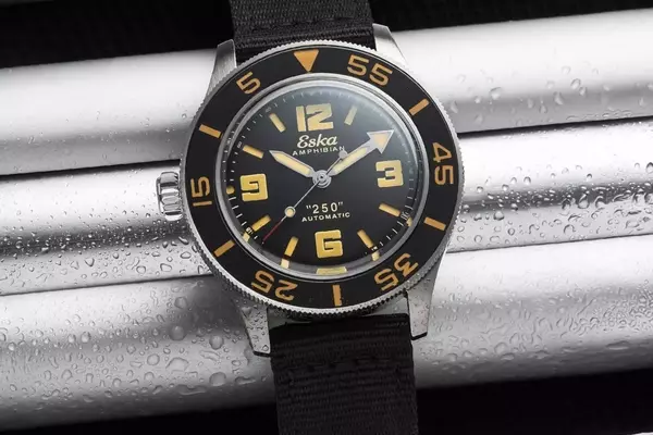 Eska Amphibian 250 Destro: A New Era for Left-Handed Dive Watches