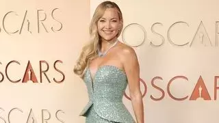 Kate Hudson's 2026 Oscar Gown: A Vision of Jade Green Elegance
