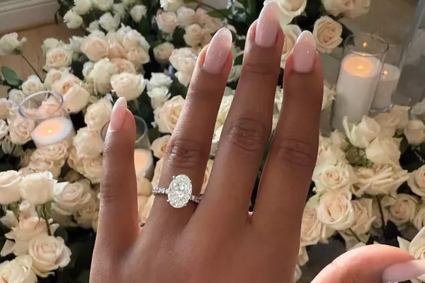 The Allure of Oval Engagement Rings: A Comprehensive Guide