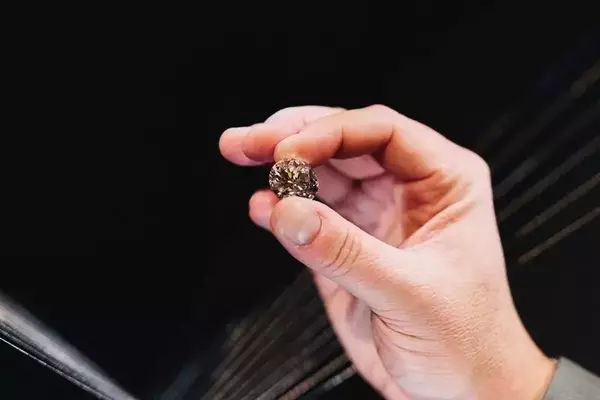 De Beers and Sotheby's Unveil The Jwaneng 28.88: A Flawless Kalahari Diamond