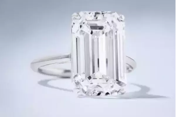 Christie's Online Jewelry Auction Exceeds $8.5 Million, Attracting Global Bidders