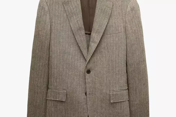 A Guide to the Best Summer Wedding Suits for Men