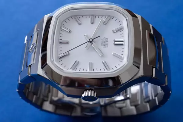 Golden Concept Royal Automatic Watch: A Pioneer's Entry into Traditional Timekeeping