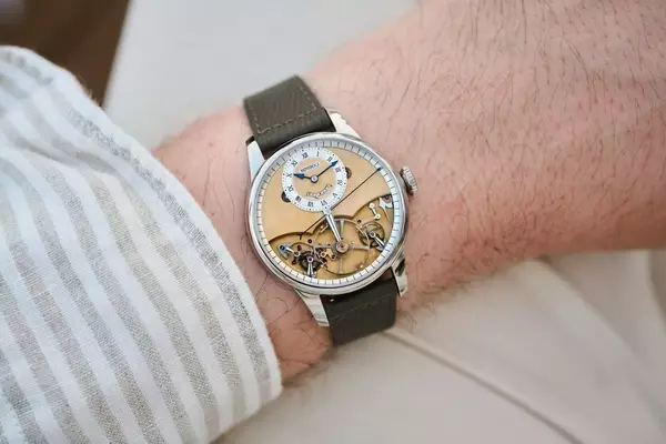 Mineroci: Integrating Chinese Cultural Elements with a Remontoir D'égalité for an Advanced Second Watch
