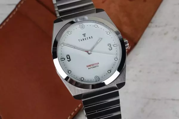 Tangens Unveils Automatic Evolution of Komposition Watch