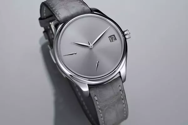H. Moser & Cie. Endeavour Perpetual Calendar Concept Tantalum: A Masterpiece of Minimalist Horology