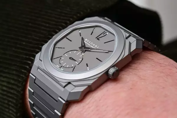 Bulgari Redefines Ultra-Thin with 37mm Octo Finissimo Minute Repeater