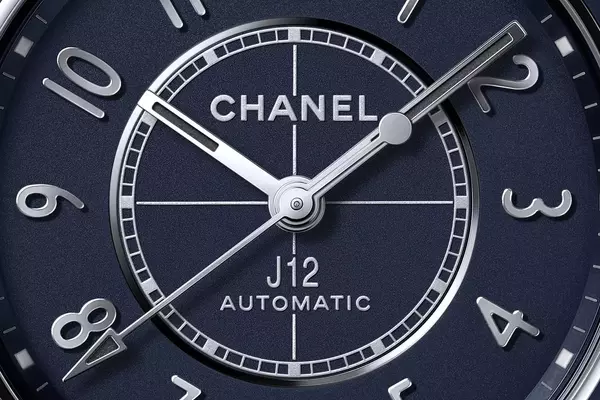 Chanel J12 Bleu: A Fusion of Timeless Elegance and Modern Horology