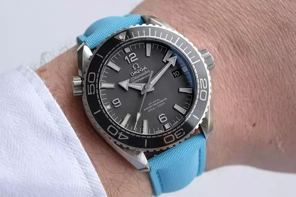 Artem's Stellar Azure Strap: A Dive into Vibrant Watch Accessories