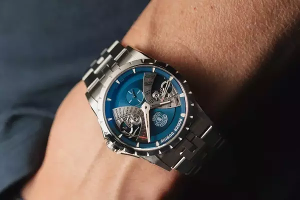 Roger Dubuis Excalibur Biretrograde Calendar in Steel: A Closer Look