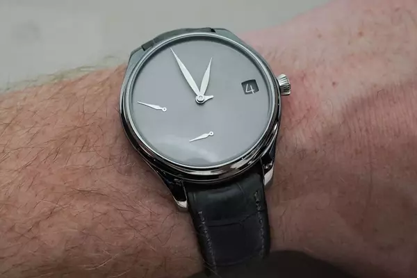 H. Moser & Cie. Endeavour Perpetual Calendar Concept Tantalum: A Masterpiece of Minimalist Horology