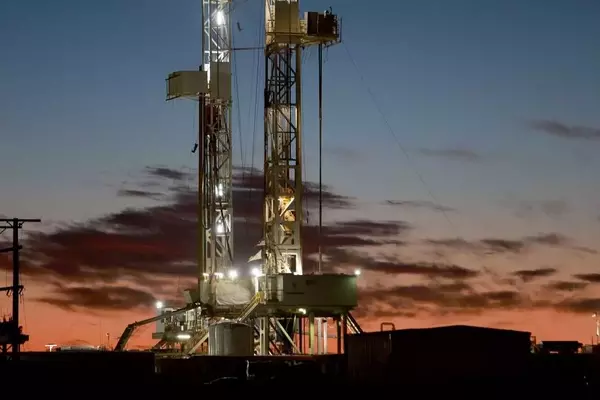 Oil Giants Maintain Production Stability Amid Soaring Prices