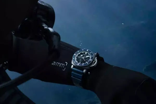 Panerai Submersible GMT PAM01495: A Fusion of Innovation and Bold Design