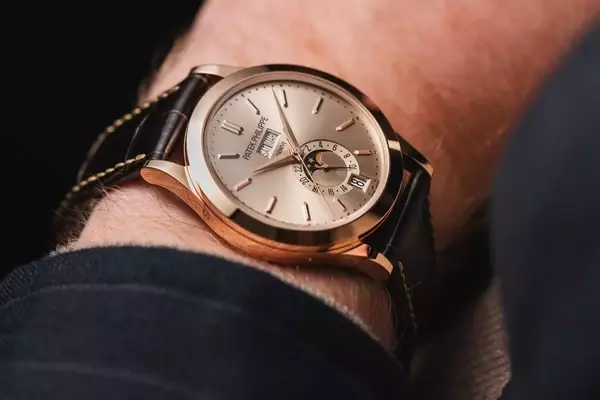 Patek Philippe Calatrava Ref. 5396R-016: A Timeless Blend of Style and Functionality