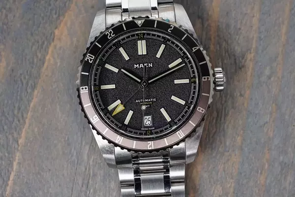 Maen Hudson 38 GMT MKII: A Sophisticated Travel and Dive Watch