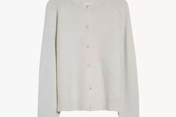 The Ultimate Travel Cardigan Guide: Elevate Your Airport Style with Comfort and Chic